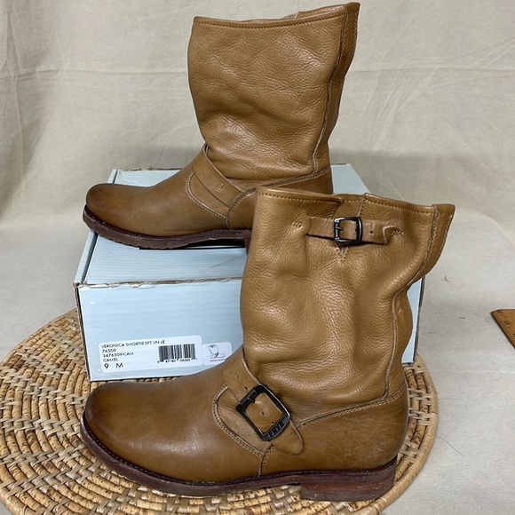 Frye Veronica Shortie in Camel - Picture 4 of 6